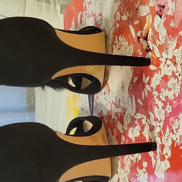 Beautiful Microsuede Heels - Picture 6 of 6